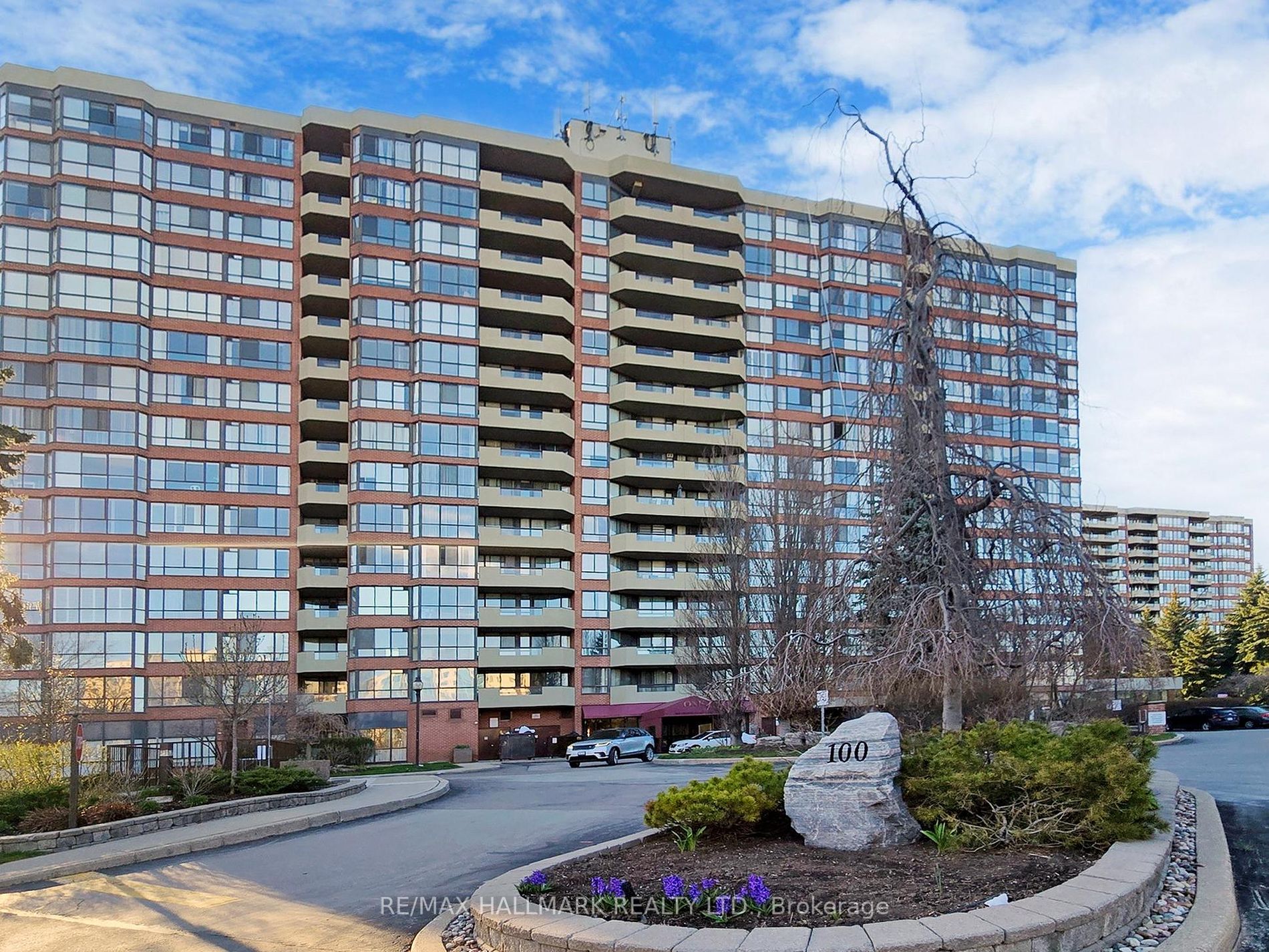 Condo Apt house for sale at 100 Observatory  Richmond Hill Ontario