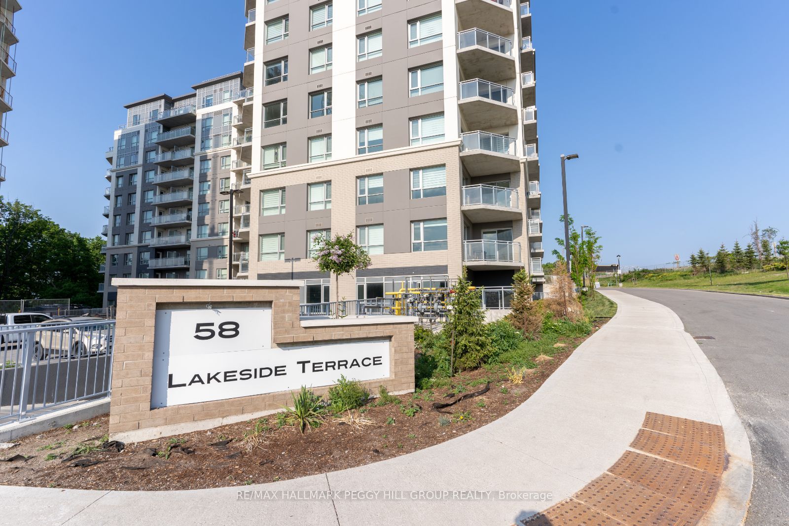 Condo Apt house for sale at 58 Lakeside Terr Barrie Ontario
