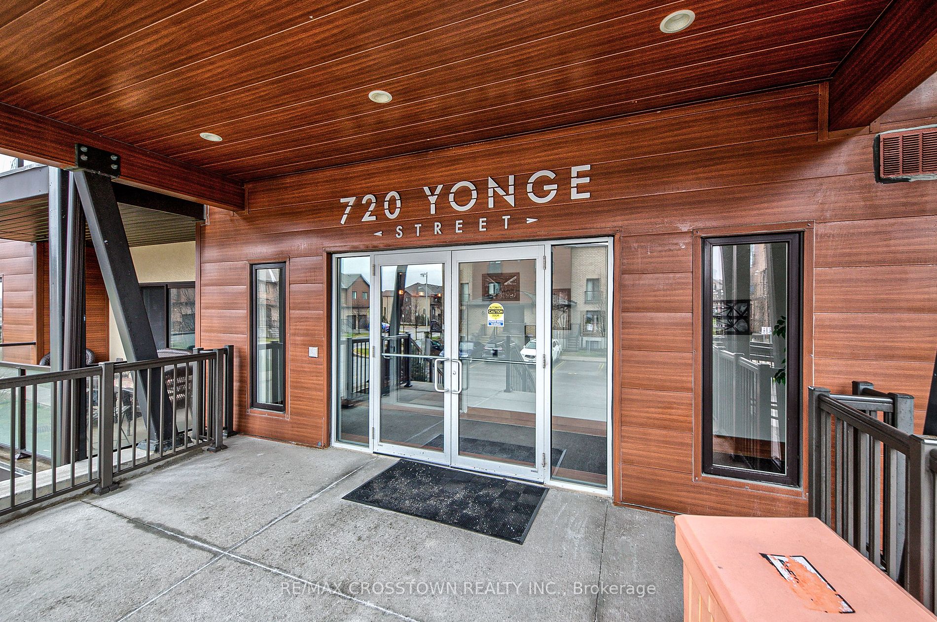 Condo Apt house for sale at 720 Yonge St Barrie Ontario