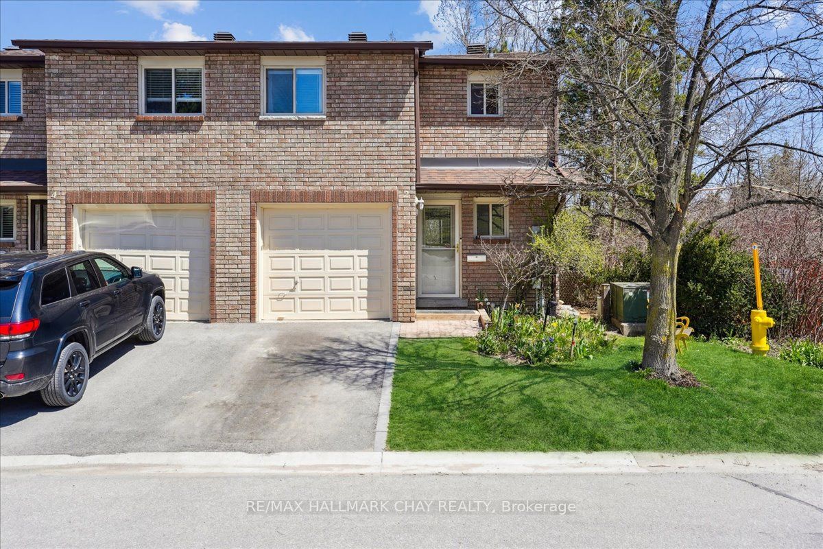 Condo Townhouse house for sale at 2 Birchshire Dr Barrie Ontario