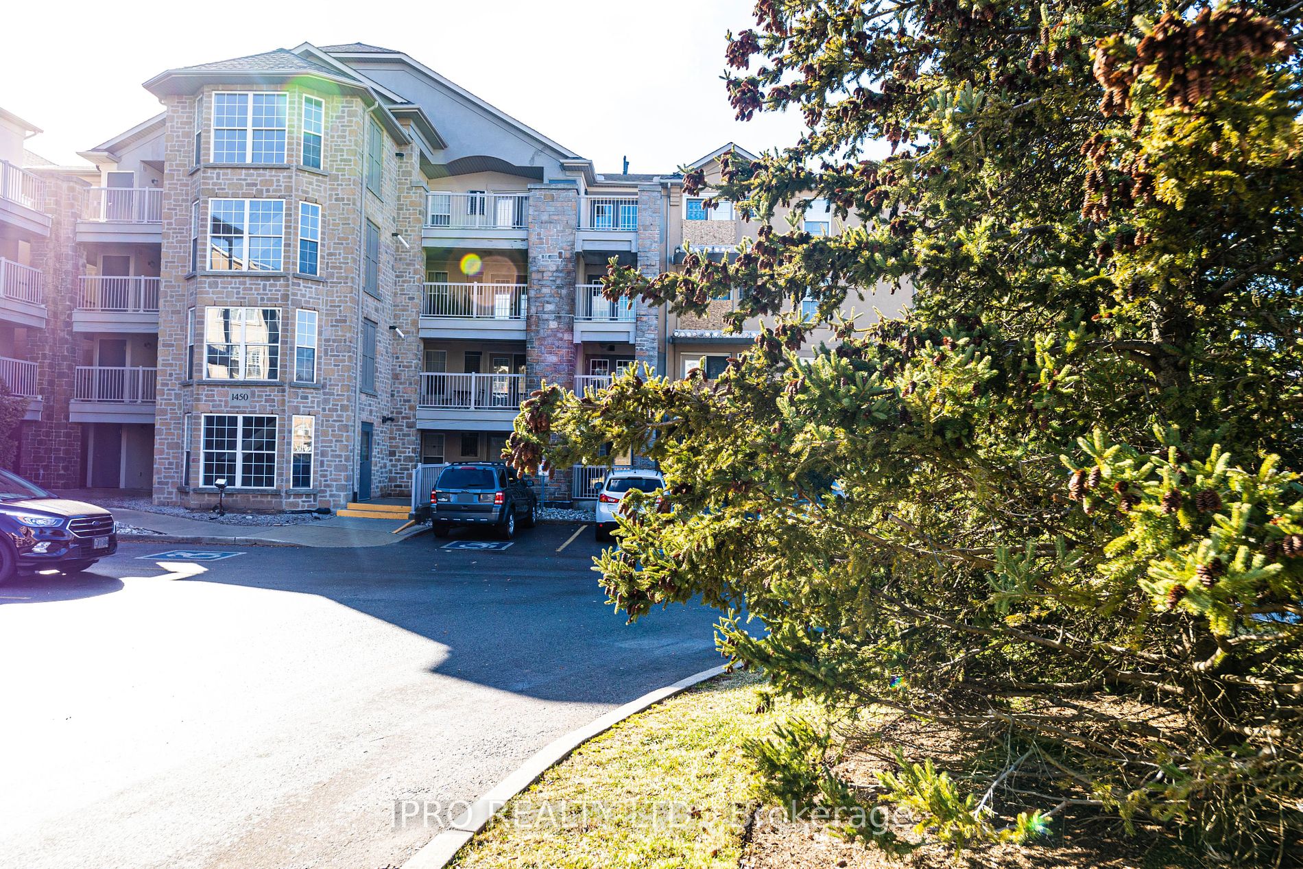 Condo Apt house for sale at 1450 Bishops Gat Oakville Ontario