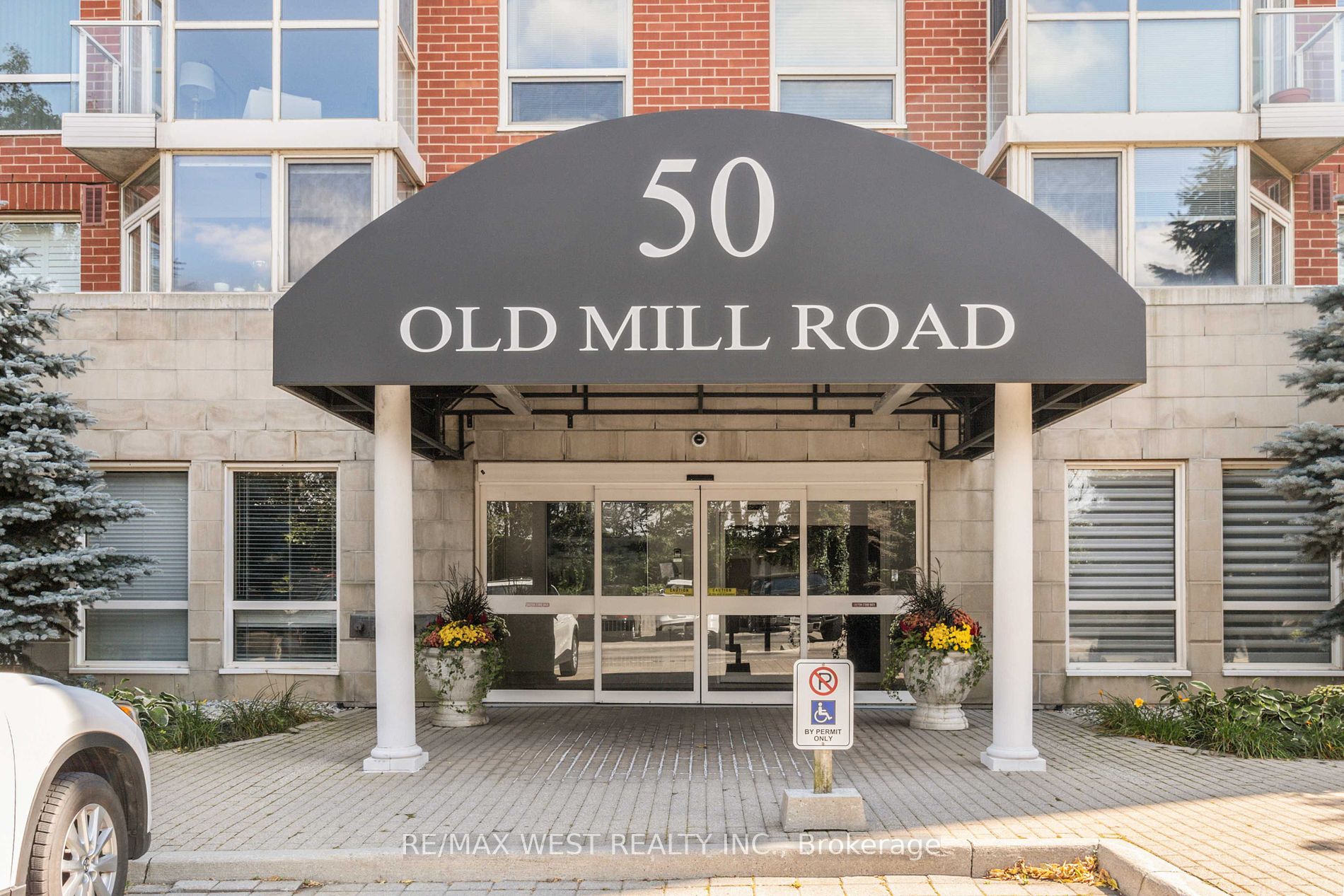 Condo Apt house for sale at 50 Old Mill Rd Oakville Ontario