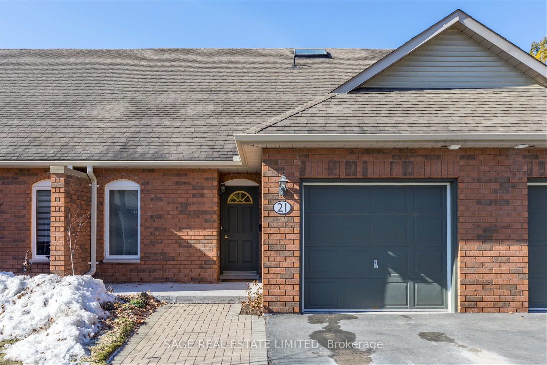 Condo Townhouse house for sale at 21 Charles Crt Smith-Ennismor Ontario