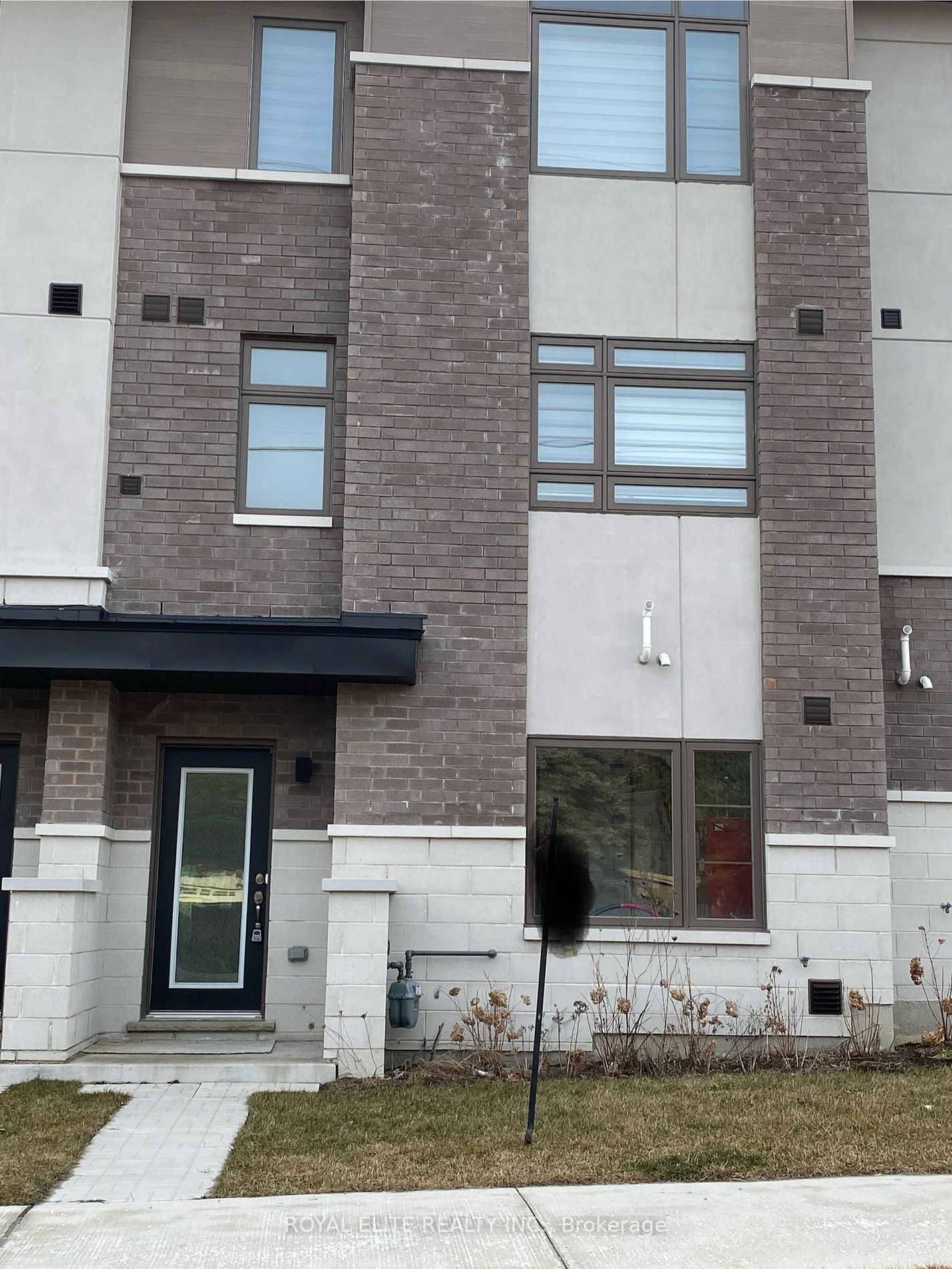 Att/Row/Twnhouse house for sale at 250 Finch Ave Pickering Ontario