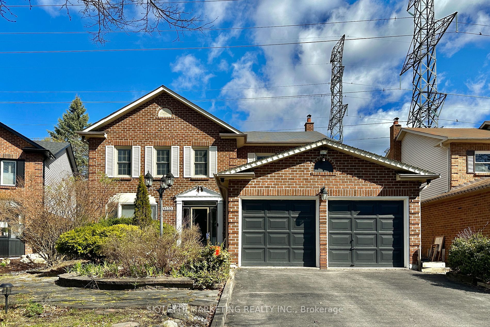 Detached house for sale at 1233 Fieldstone Circ Pickering Ontario
