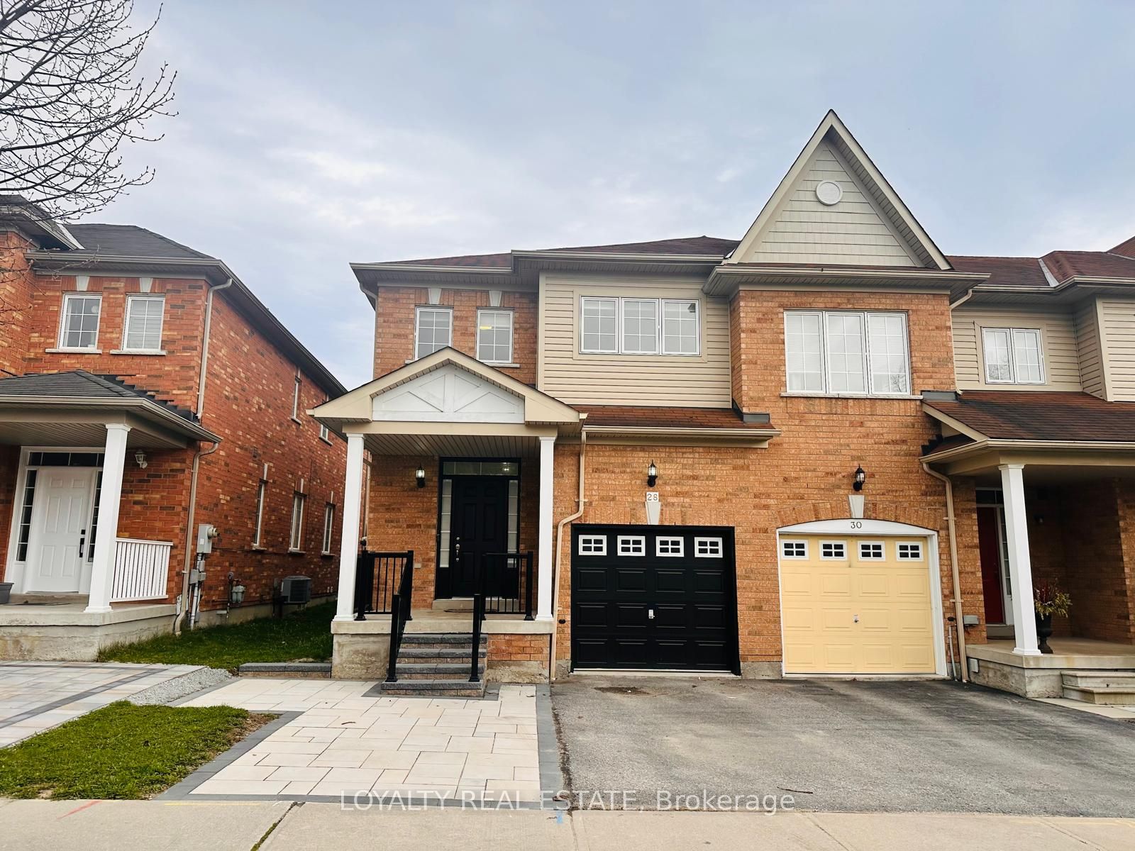 Att/Row/Twnhouse house for sale at 28 Thorp Cres Ajax Ontario