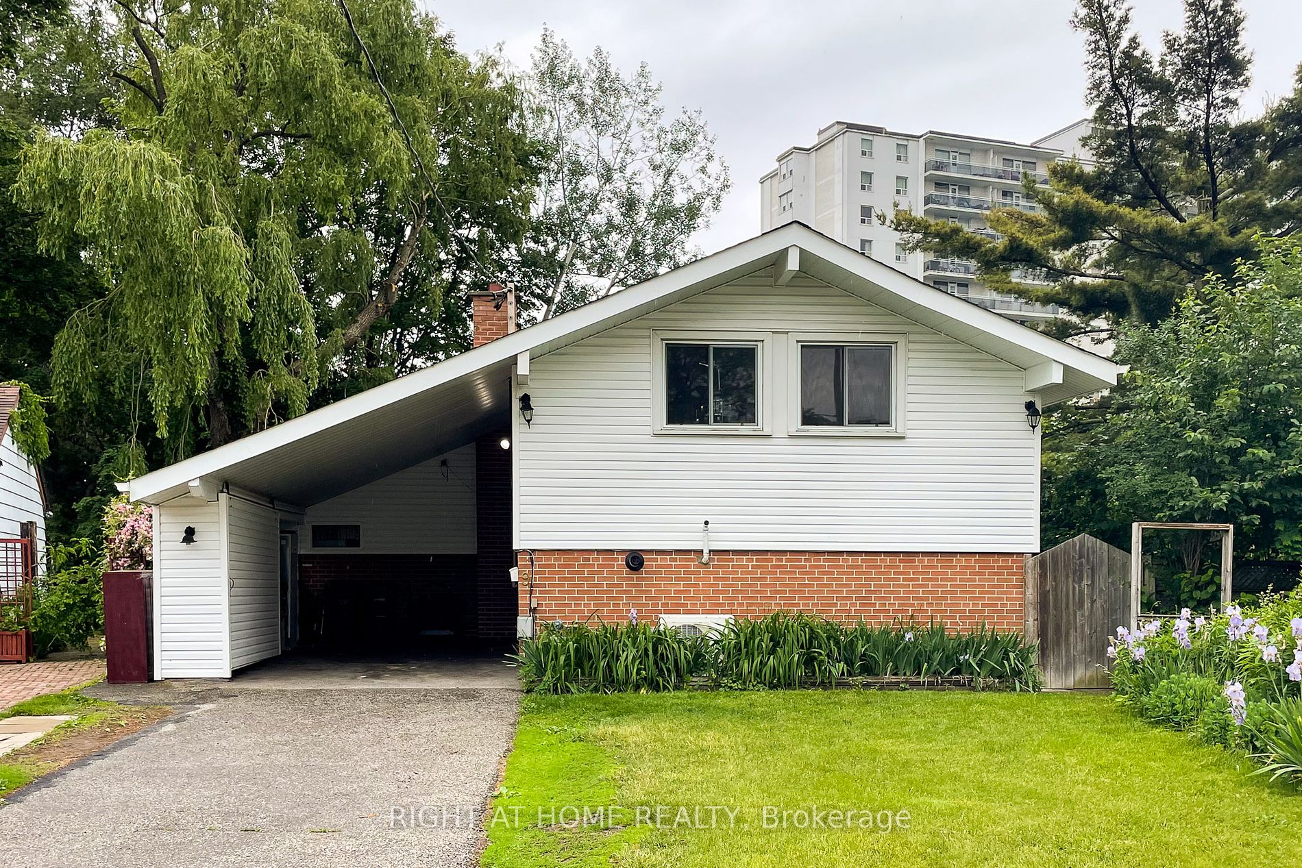 Detached house for sale at 9 Ladysbridge Dr Toronto Ontario