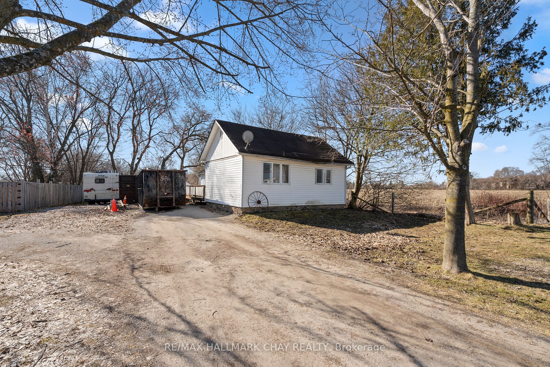 Detached house for sale at 1995 Victoria St Innisfil Ontario