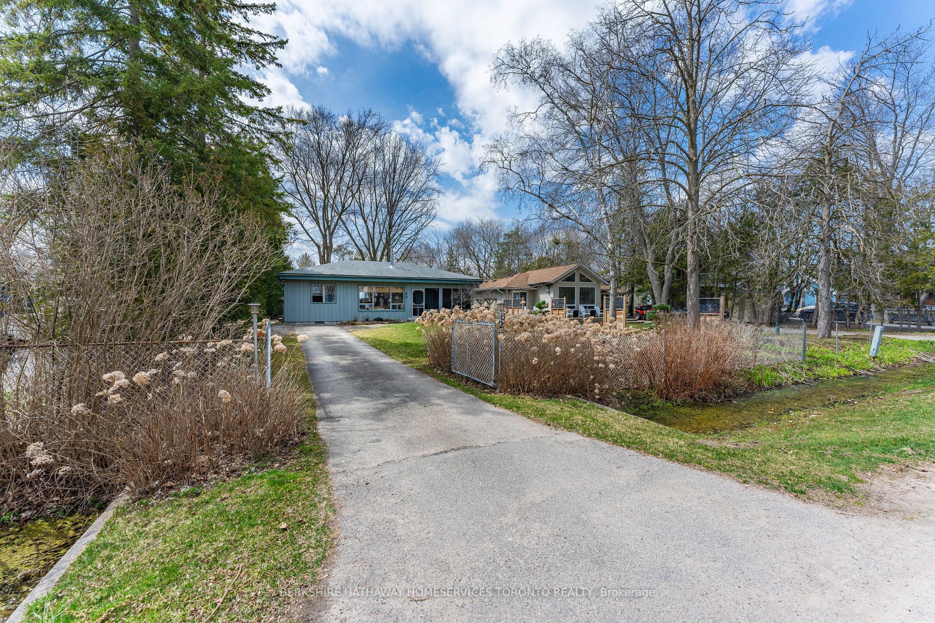 Detached house for sale at 62 Lakeshore Blvd Innisfil Ontario