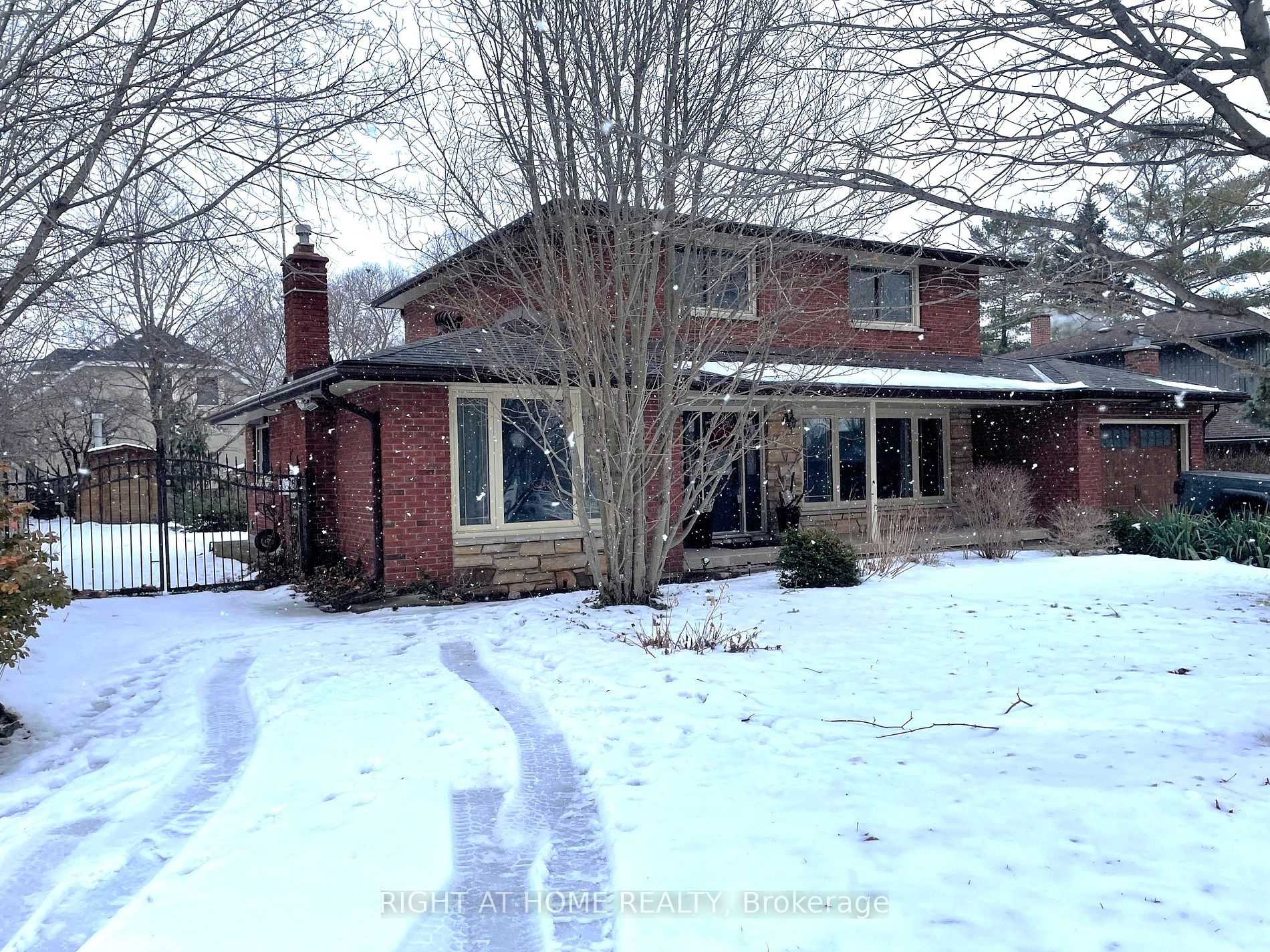 Detached house for sale at 15 Rodney St Barrie Ontario
