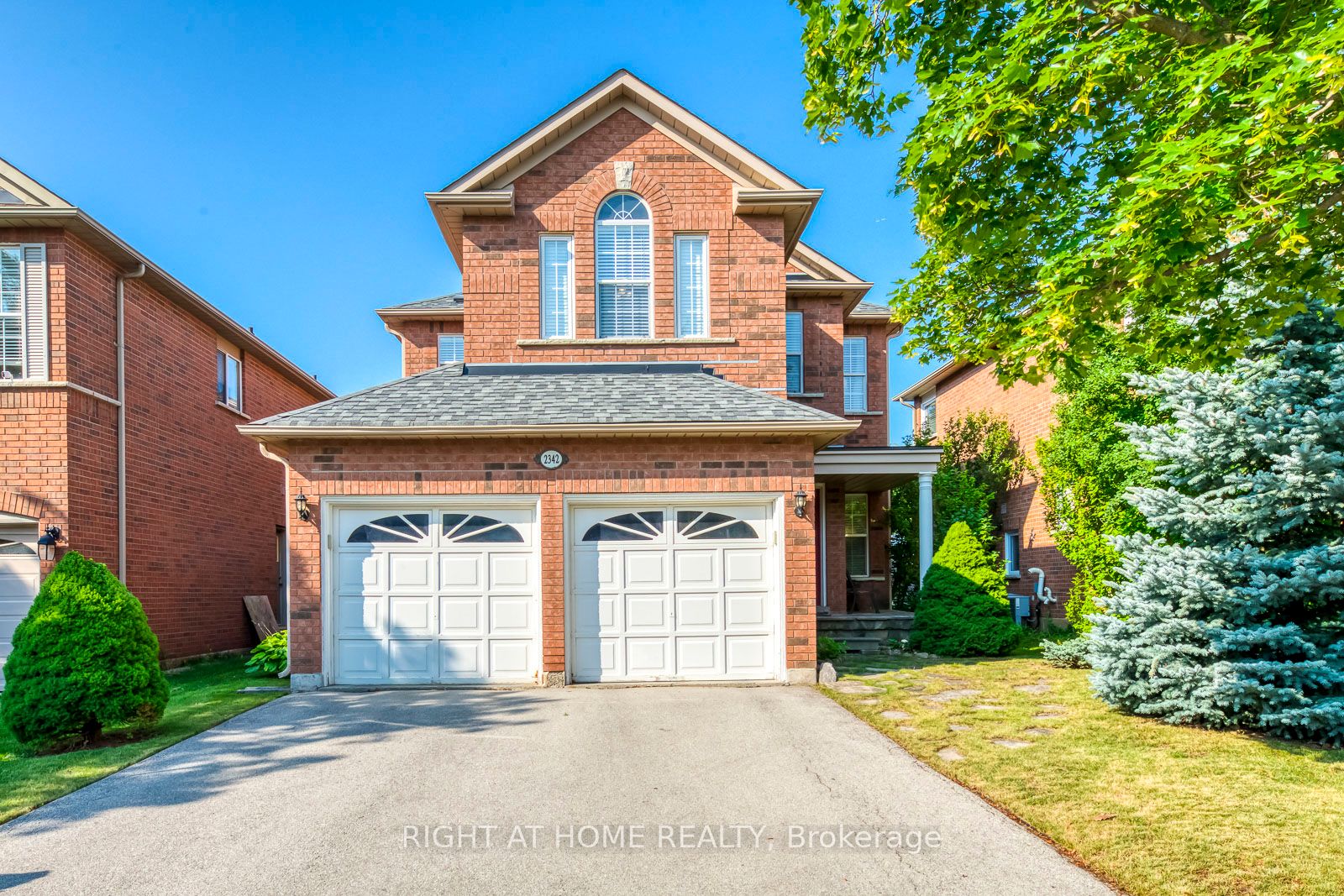Detached house for sale at 2342 Woodridge Way Oakville Ontario