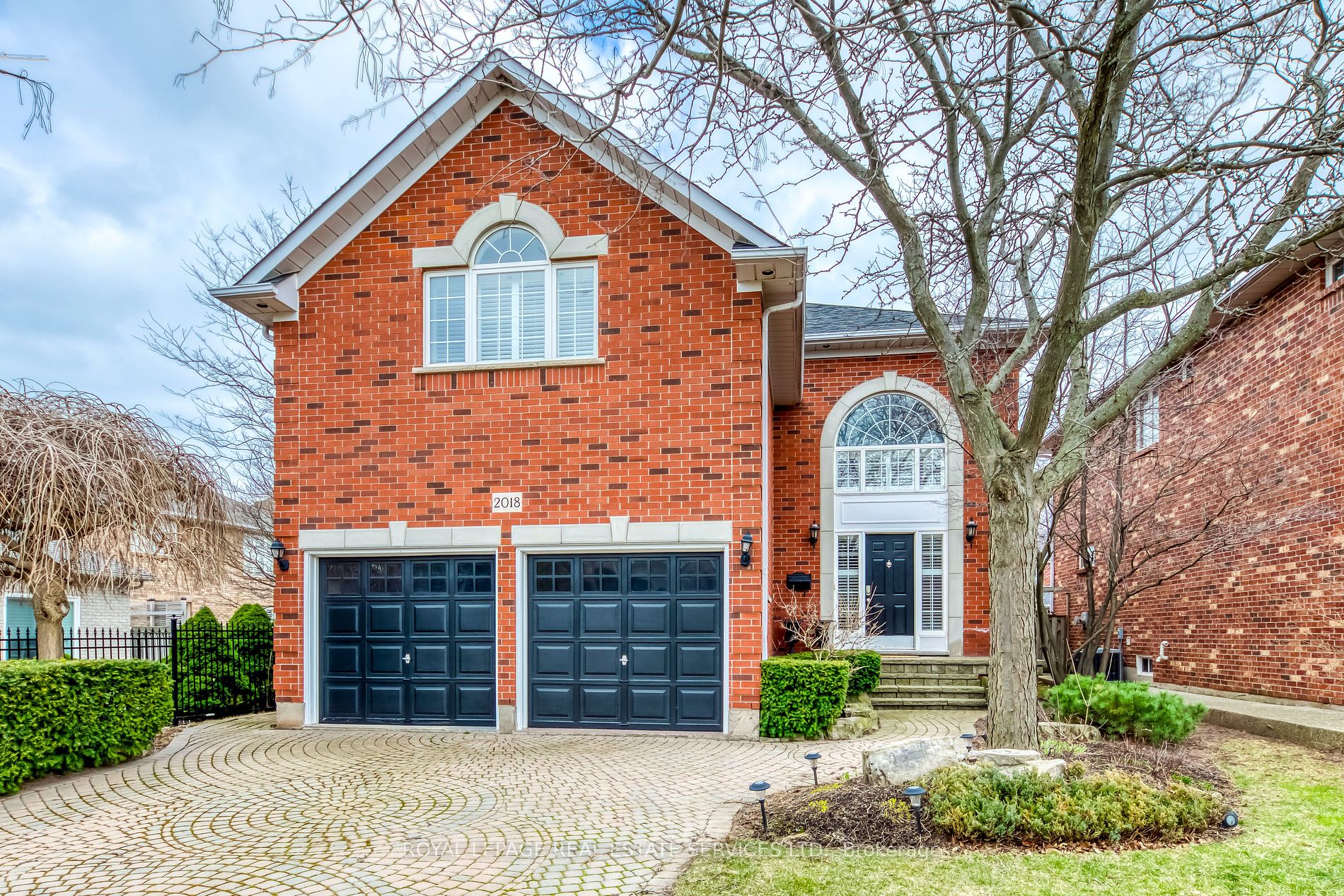 Detached house for sale at 2018 Heatherwood Dr Oakville Ontario