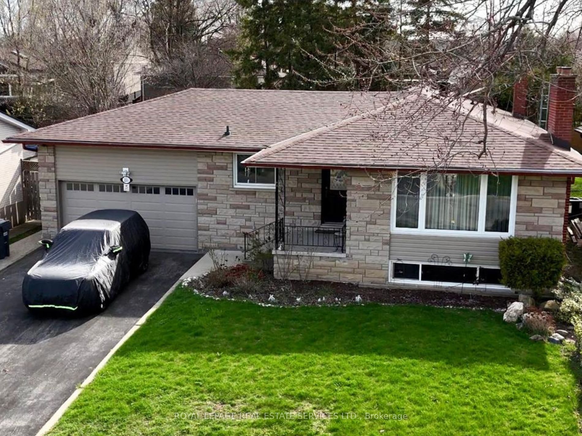 Detached house for sale at 231 Elizabeth St S Brampton Ontario