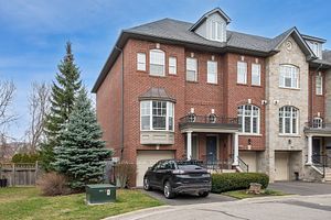 Att/Row/Twnhouse house for sale at 37 Leaves Terr Toronto Ontario